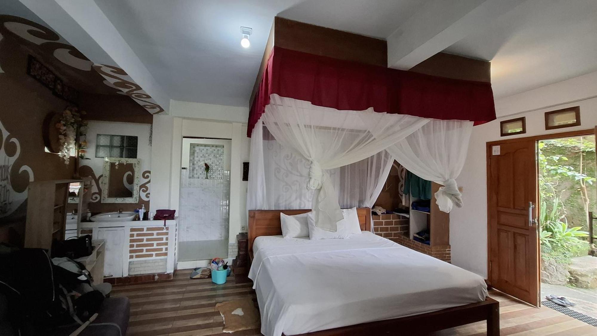 Umah De Madya & Rooftop De Madya มุนดุก ภายนอก รูปภาพ
