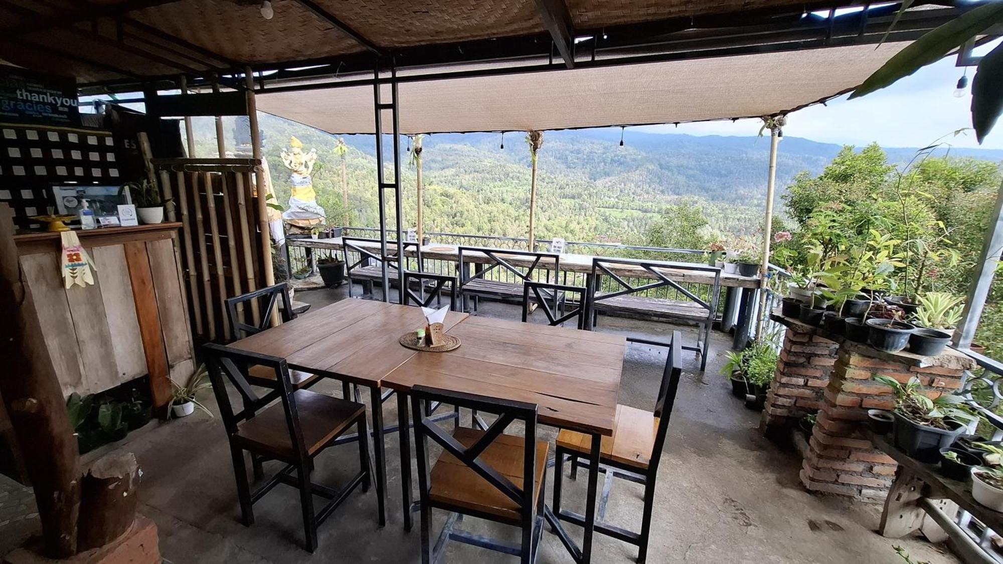 Umah De Madya & Rooftop De Madya มุนดุก ภายนอก รูปภาพ